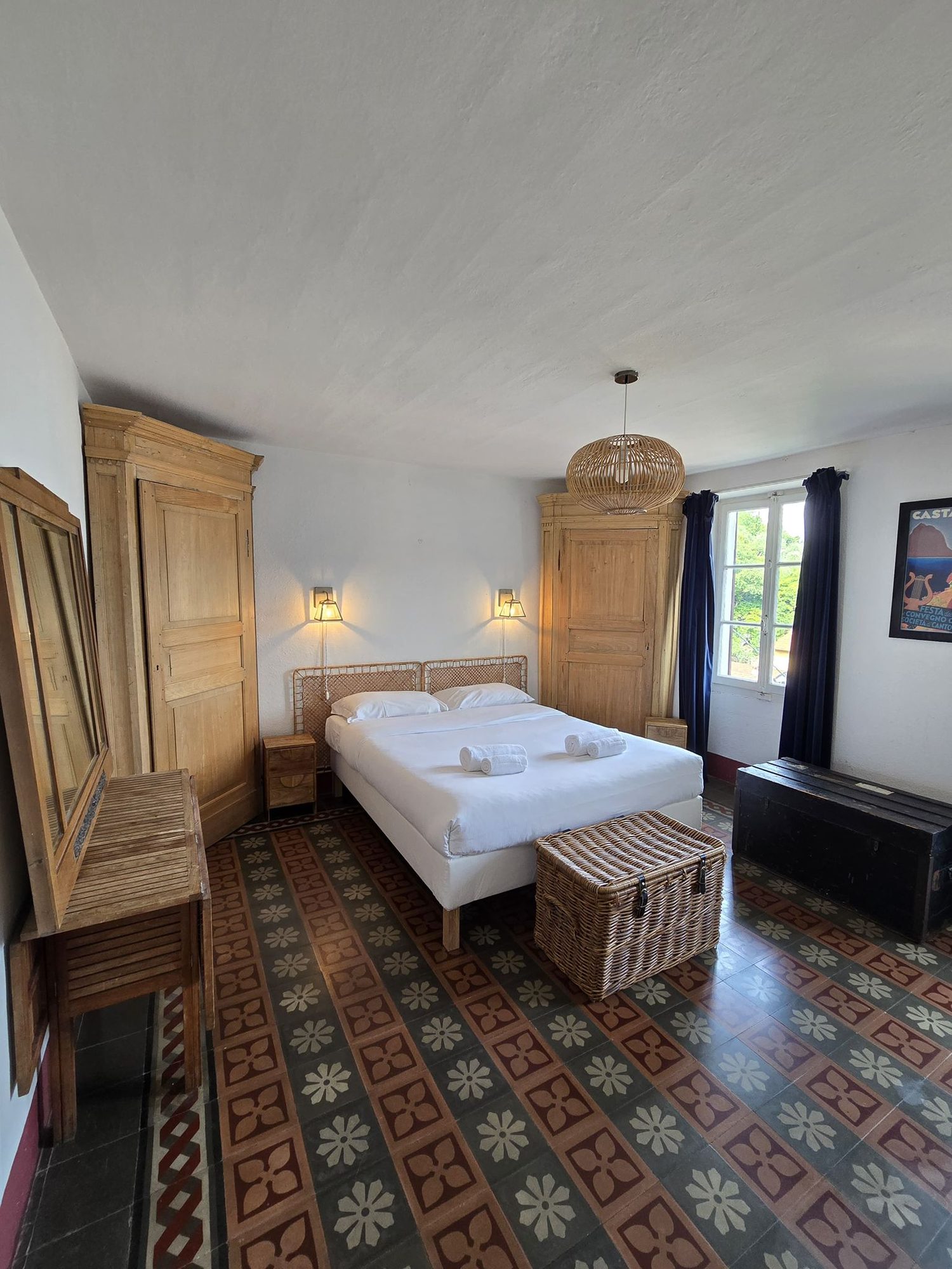 Suite cosy aux volets bois